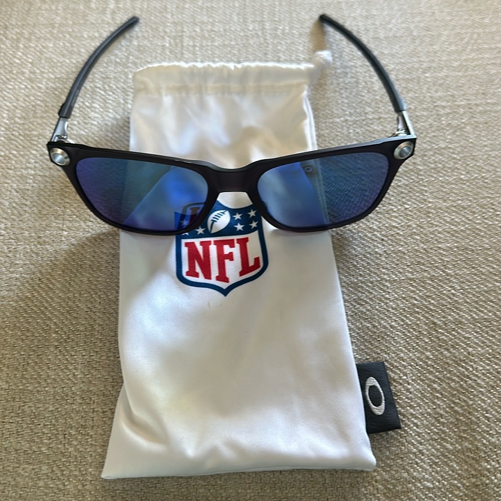 Oakley men’s Apparition